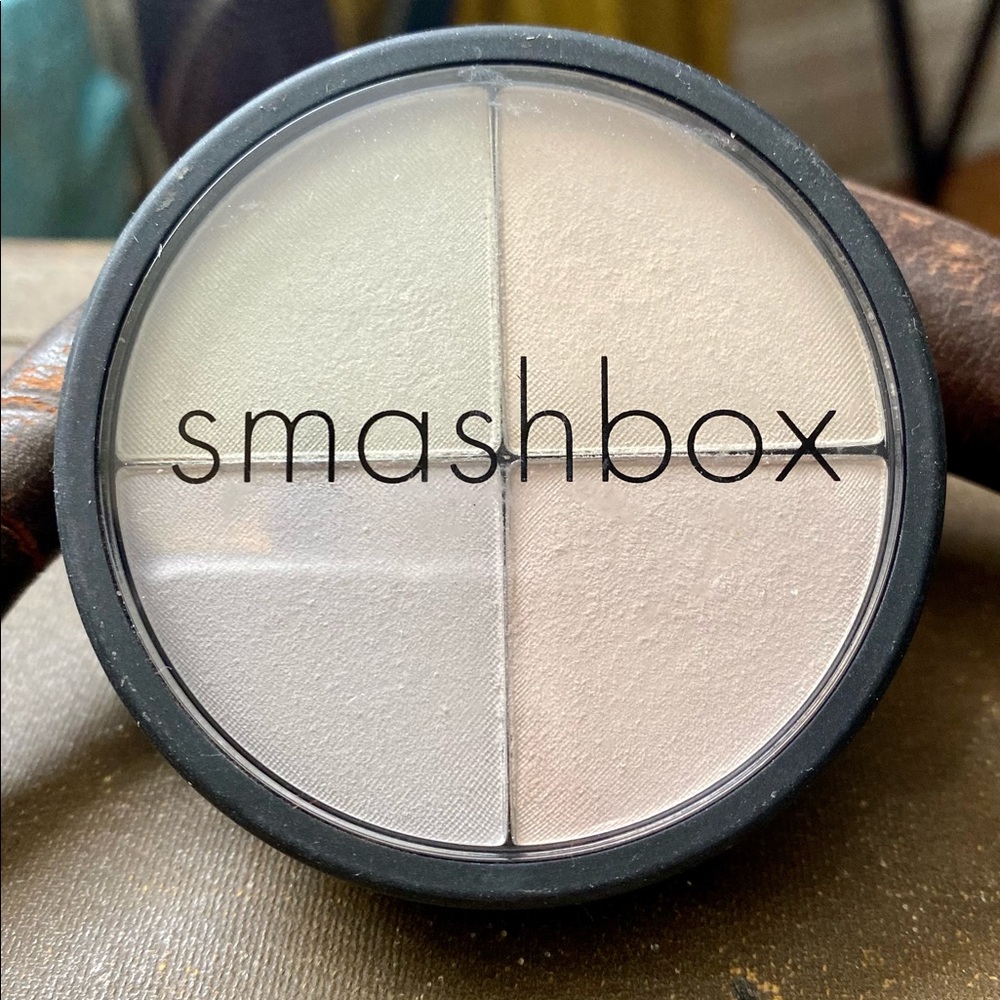 Smash box illuminating quad
